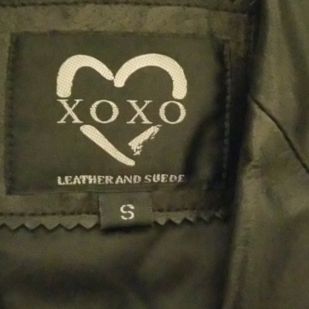 XOXO - Picture 3 of 5